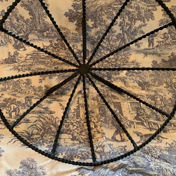 Vintage twisted metal wire basket - Picture 4 of 7